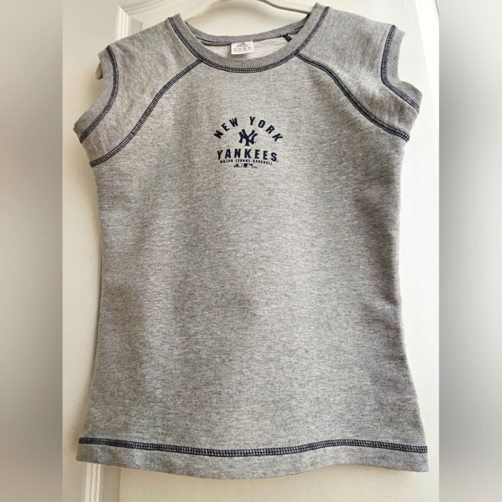 Gray New York Yankees Womans Shirt